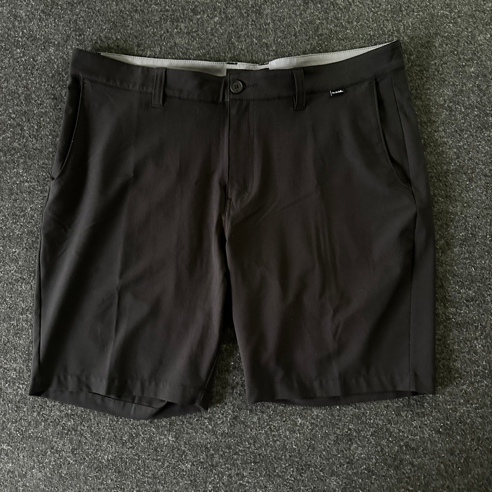 Travis Mathew Mens Black Performance Golf Shorts Size 38 Stretchy Lightweight